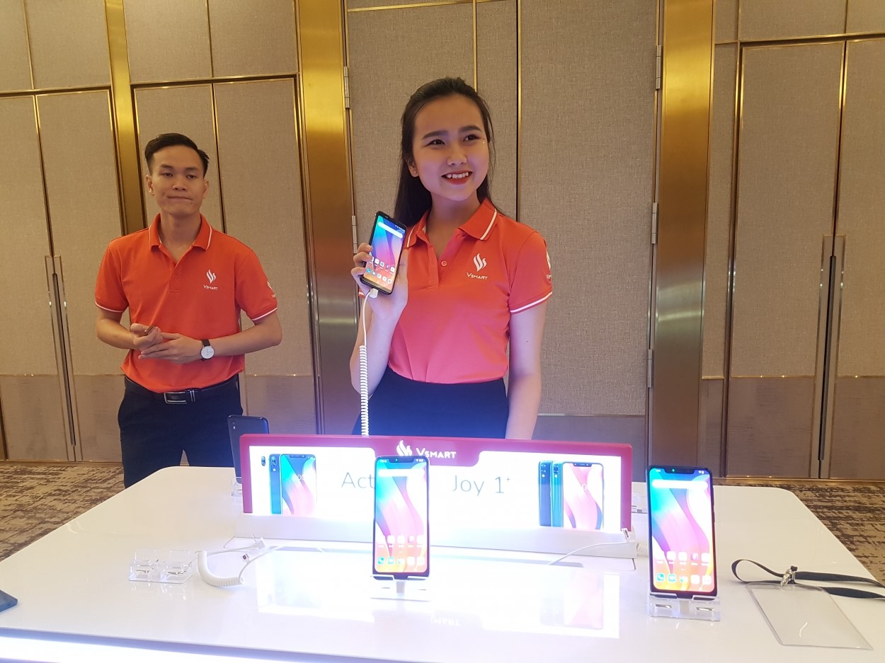 vingroup ra mat 4 phien ban dien thoai thong minh vsmart
