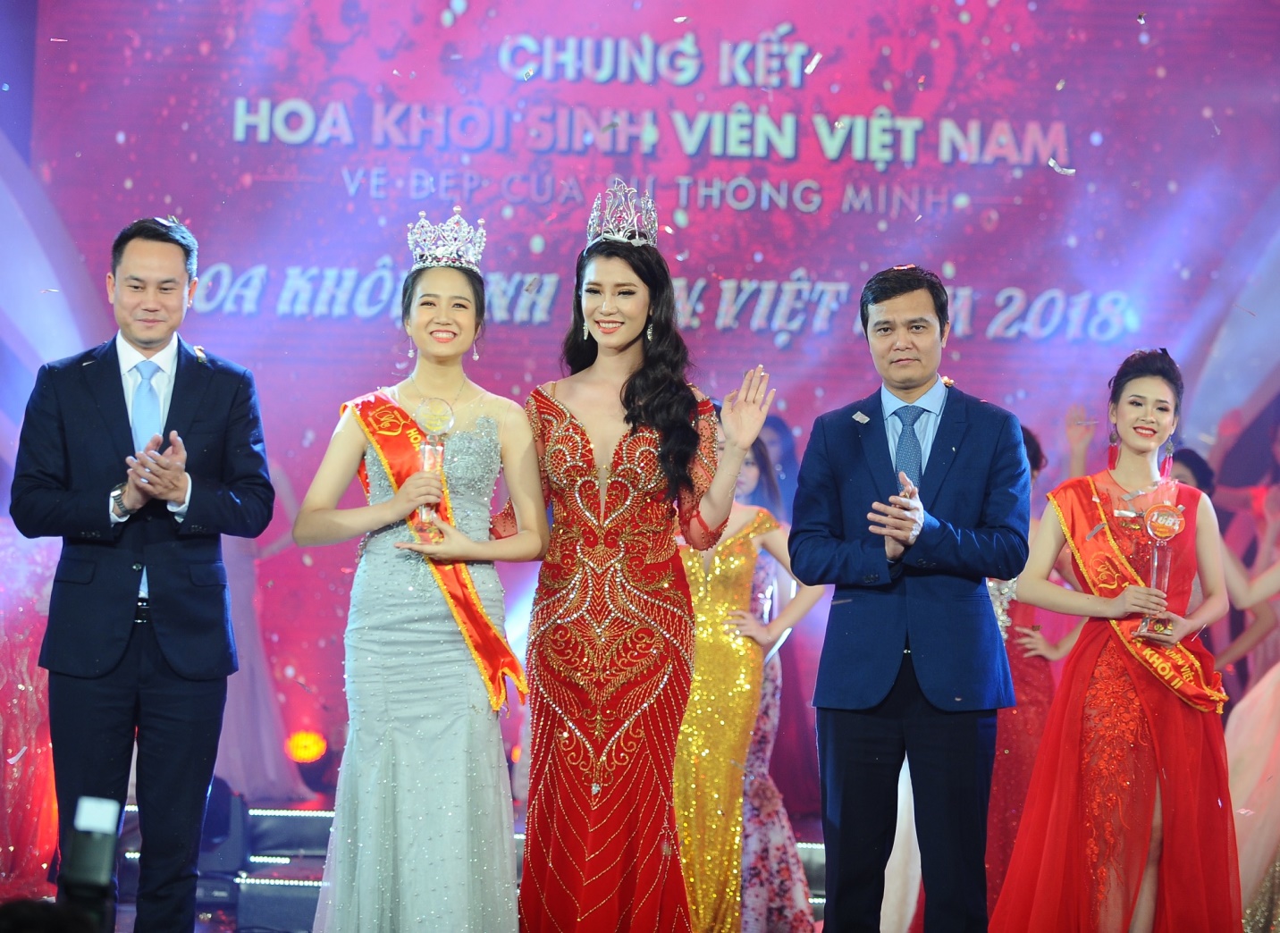 hoa khoi sinh vien viet nam 2018 so huu ngoai hinh tuoi tan