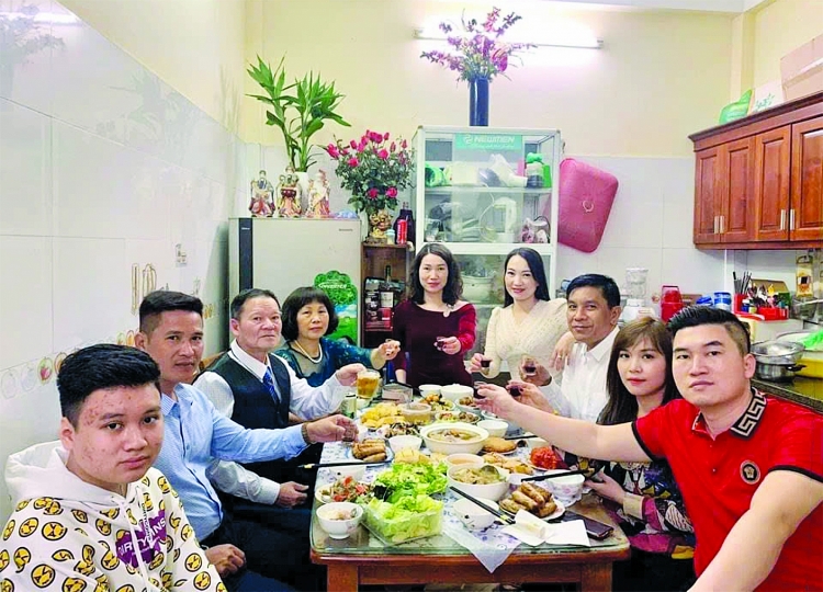 Rin Keo (Hiệu đính người Campuchia tại VOV5, Việt Nam): Ai cũng thấy cười Rin Keo (ບັນນາທິການກຳປູເຈຍ VOV5, ຫວຽດນາມ): ໃຜກໍ່ເຫັນຍິ້ມແຍ້ມ