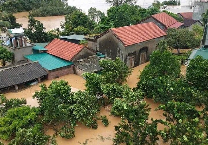 ສະພາກາແດງ ຫວຽດນາມ ປຸກລະດົມຮ່ວມແຮງຮ່ວມໃຈກັນຊ່ວຍປະຊາຊົນຜ່ານຜ່າຜົນຮ້າຍຈາກພາຍຸຝົນ ສະພາກາແດງ ຫວຽດນາມ ປຸກລະດົມຮ່ວມແຮງຮ່ວມໃຈກັນຊ່ວຍປະຊາຊົນຜ່ານຜ່າຜົນຮ້າຍຈາກພາຍຸຝົນ
