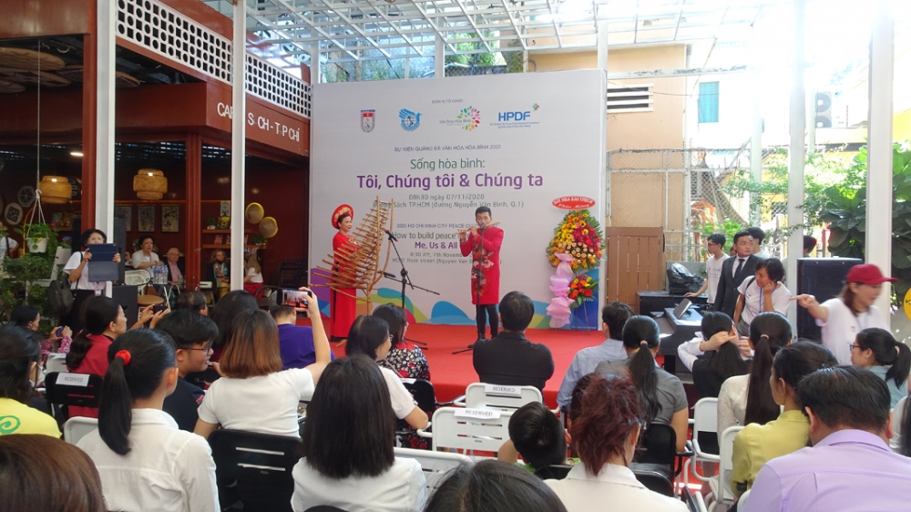 Sinh viên với nổi niềm trăn trở TÔI, CHÚNG TÔI VÀ CHÚNG TA Sinh viên với nổi niềm trăn trở TÔI, CHÚNG TÔI VÀ CHÚNG TA