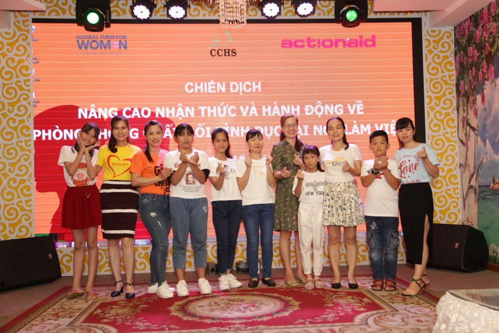 Nữ công nhân làm việc trong ngành may mặc tại TP.HCM giờ đã trở nên tự tin hơn trong việc nói lên ý kiến về vấn đề quấy rối tình dục tại nơi làm việc. Ảnh: Nguyễn Thuận Nữ công nhân làm việc trong ngành may mặc tại TP.HCM giờ đã trở nên tự tin hơn trong việc nói lên ý kiến về vấn đề quấy rối tình dục tại nơi làm việc. Ảnh: Nguyễn Thuận