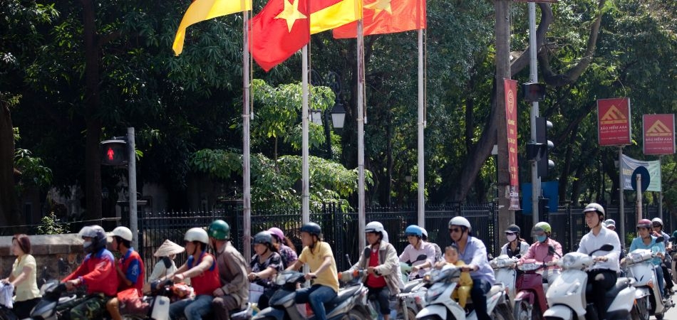 Quang cảnh hàng ngày trên đường phố Hà Nội. Ảnh: dpa Quang cảnh hàng ngày trên đường phố Hà Nội. Ảnh: dpa