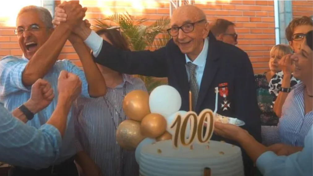 Cụ ông Walter Orthmann vừa mới đón nhận sinh nhật 100 tuổi vào ngày Cụ ông Walter Orthmann vừa mới đón nhận sinh nhật 100 tuổi vào ngày