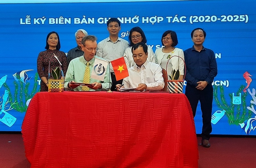 Tổng Cục thủy sản và Tổ chức Bảo tồn Thiên nhiên Quốc tế ký biên bản ghi nhớ hợp tác và bảo tồn các loại thủy sản giai đoạn 2020 - 2025 tại Hội thảo quản lý rác thải nhựa đại dương hướng tới bảo tồn đa dạng sinh học và môi trường sống các loài thủy hải sản Tổng Cục thủy sản và Tổ chức Bảo tồn Thiên nhiên Quốc tế ký biên bản ghi nhớ hợp tác và bảo tồn các loại thủy sản giai đoạn 2020 - 2025 tại Hội thảo quản lý rác thải nhựa đại dương hướng tới bảo tồn đa dạng sinh học và môi trường sống các loài thủy hải sản
