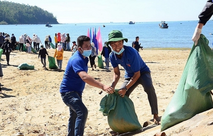 Phong trào “Chống rác thải nhựa” do Bộ TN&MT phát động đang được cộng đồng hưởng ứng tích cực. Ảnh: Phong trào “Chống rác thải nhựa” do Bộ TN&MT phát động đang được cộng đồng hưởng ứng tích cực. Ảnh: