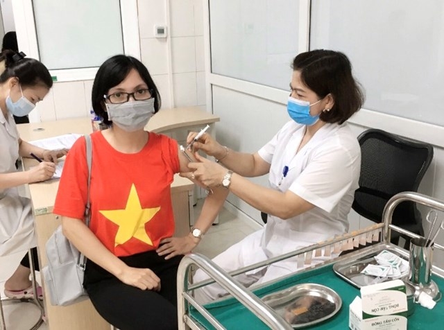 Tình nguyện viên tiêm thử nghiệm vắc xin Nanocovax. Ảnh: NetNews Tình nguyện viên tiêm thử nghiệm vắc xin Nanocovax. Ảnh: NetNews