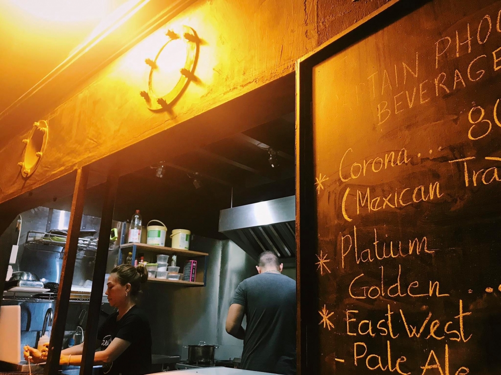Nhà hàng Captain là một trong những địa điểm thu hút nhiều du khách ghé đến. Ảnh: Nhà hàng Captain là một trong những địa điểm thu hút nhiều du khách ghé đến. Ảnh: