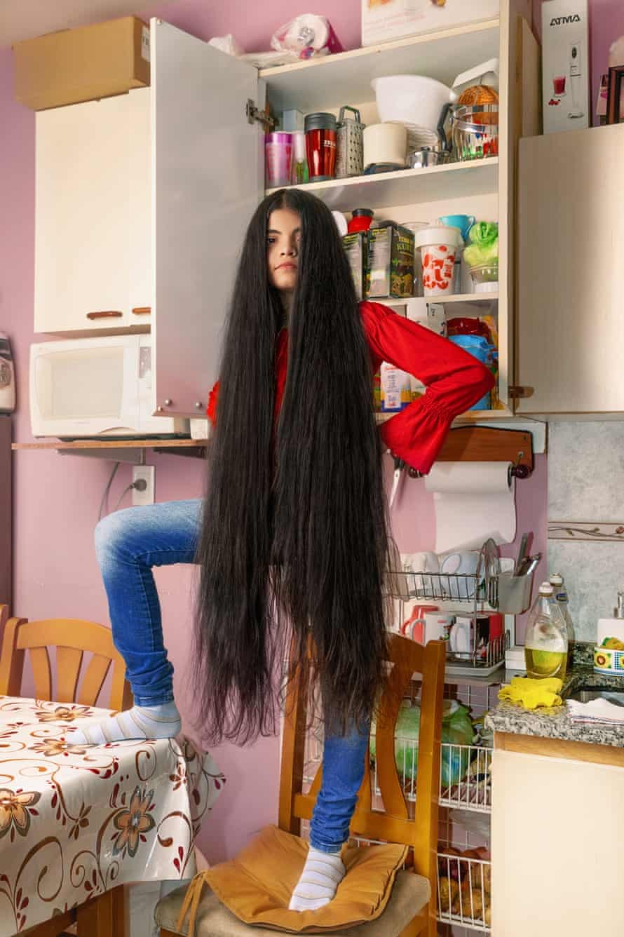 Mái tóc dài của Antonella Bordon trước khi bị cắt ngắn Mái tóc dài của Antonella Bordon trước khi bị cắt ngắn