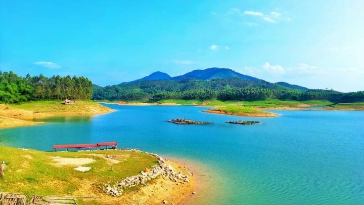 Spectacular Thac Ba Lake Hidden in the Northwestern Wood Spectacular Thac Ba Lake Hidden in the Northwestern Wood