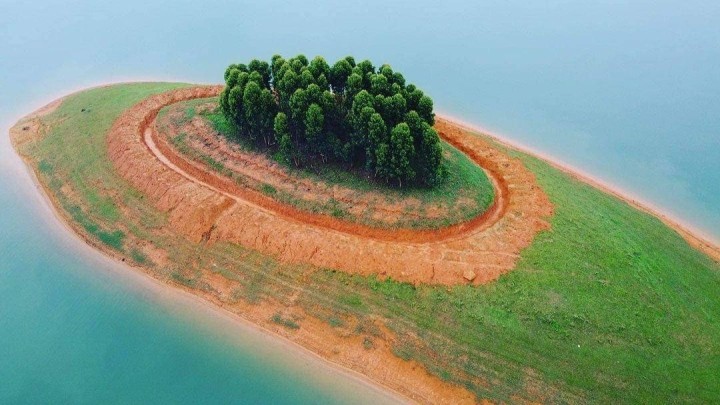 Spectacular Thac Ba Lake Hidden in the Northwestern Wood Spectacular Thac Ba Lake Hidden in the Northwestern Wood