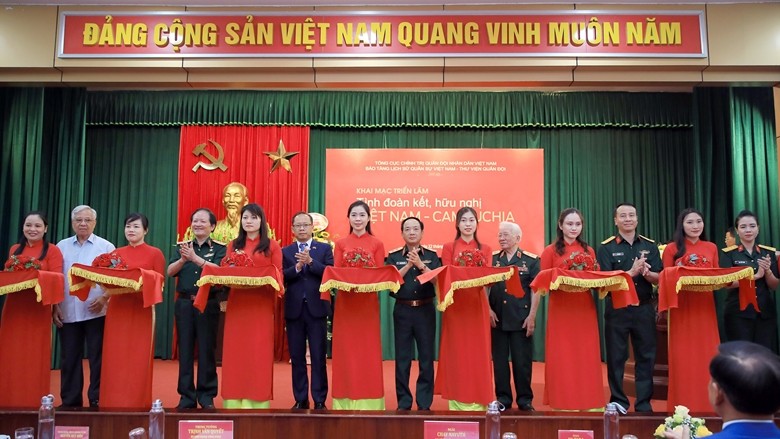 Exhibition on Vietnam - Cambodia Solidarity and Friendship Launched in Hanoi Exhibition on Vietnam - Cambodia Solidarity and Friendship Launched in Hanoi