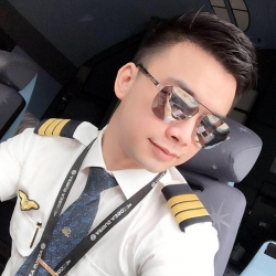 video dang bieu dien nhao lon may bay lao thang xuong song khien phi cong thiet mang