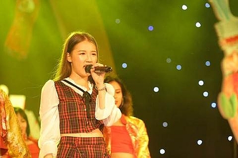 AMEE, Justa Tee, Phương Ly cùng dàn sao khủng “quẩy tưng” cùng khán giả qua loạt hit triệu view tại Phố Hàng Nóng amee justa tee phuong ly cung dan sao khung quay tung cung khan gia qua loat hit trieu view tai pho hang nong