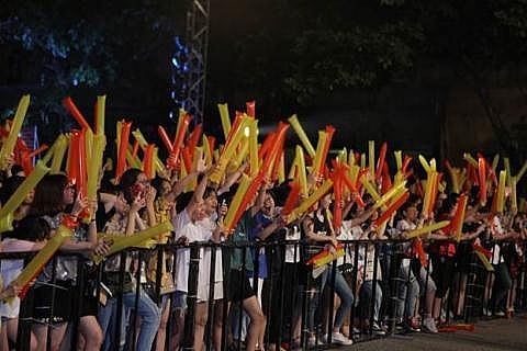 AMEE, Justa Tee, Phương Ly cùng dàn sao khủng “quẩy tưng” cùng khán giả qua loạt hit triệu view tại Phố Hàng Nóng amee justa tee phuong ly cung dan sao khung quay tung cung khan gia qua loat hit trieu view tai pho hang nong