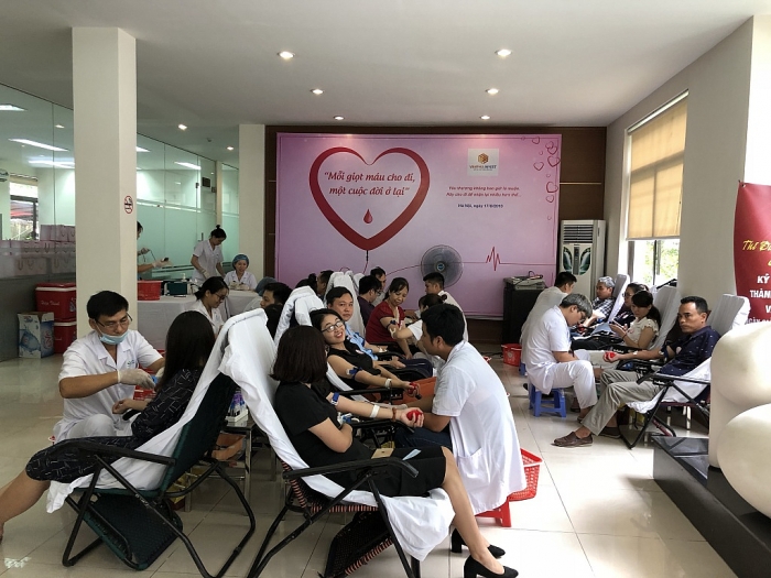 Hơn 300 người tham gia chương trình “Mỗi giọt máu, một tấm lòng” hon 300 nguoi tham gia chuong trinh moi giot mau mot tam long mr thanh