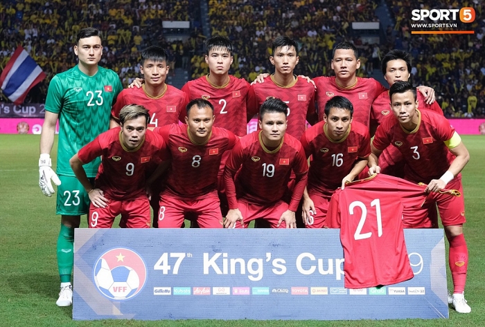 ĐT Việt Nam nhận thưởng nóng sau chiến thắng kịch tính trước Thái Lan dt viet nam nhan thuong nong sau chien thang kich tinh truoc thai lan