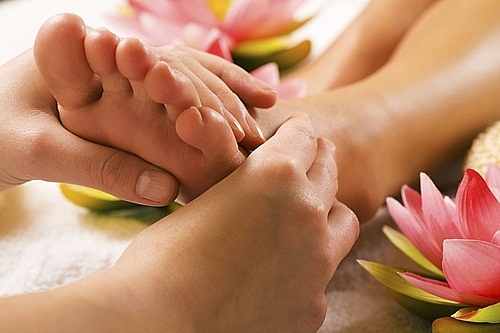 Hướng dẫn cách bấm huyệt chữa chứng thiếu máu não, nguy cơ đột quỵ chi tiết nhất huong dan cach bam huyet chua chung thieu mau nao nguy co dot quy chi tiet nhat
