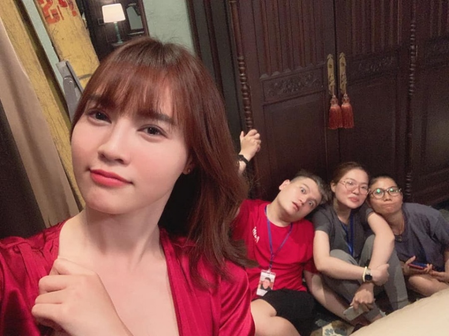 Facebook sao Việt hôm nay (21/8): H’hen Niê đẹp xuất sắc với mái tóc dài facebook sao viet hom nay 218 hhen nie dep xuat sac voi mai toc dai