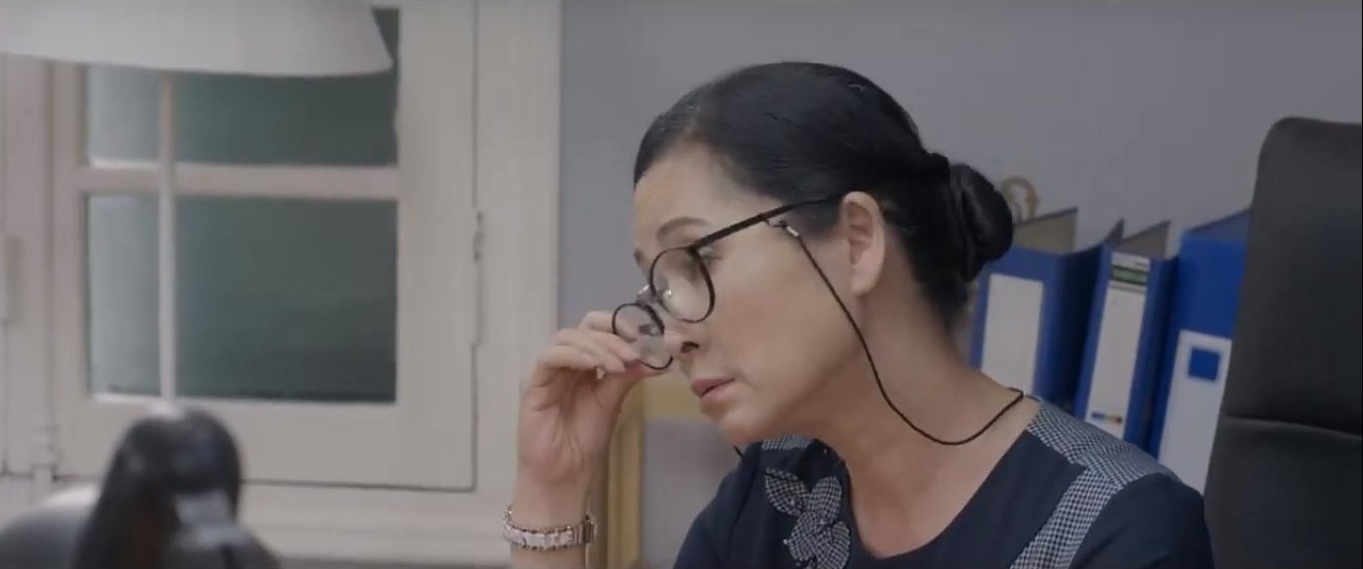 Những nhân viên gương mẫu tập 8: Cuộc chiến giữa hai bà vợ của Tổng biên tập ngày càng gay gắt nhung nhan vien guong mau tap 8 cuoc chien giua hai ba vo cua tong bien tap ngay cang gay gat