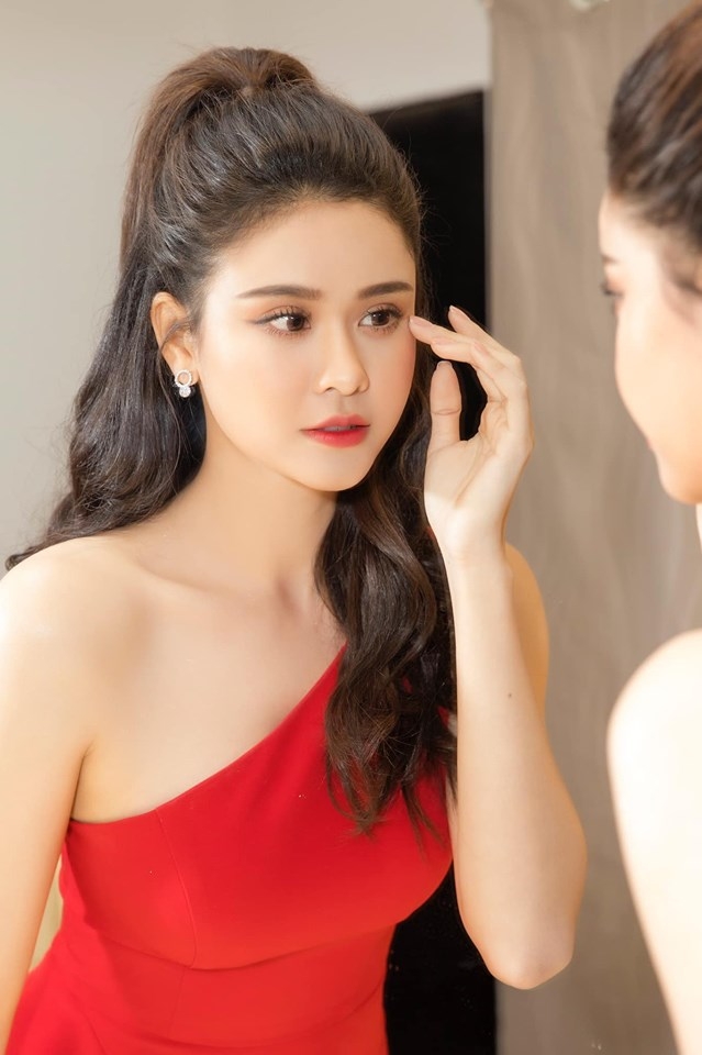 Tin giải trí sao Việt hôm nay (26/8): Thủy tinh thì dễ vỡ còn Ngọc Trinh thì dễ thương facebook sao viet hom nay 268 thuy tinh thi de vo con ngoc trinh thi de thuong