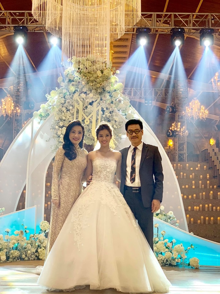 Tin tức sao Việt hôm nay (30/8): Đông Nhi và Ông Cao Thắng bị băt gặp ở bệnh viện trước ngày cưới tin tuc sao viet hom nay 308 dong nhi va ong cao thang bi bat gap o benh vien truoc ngay cuoi