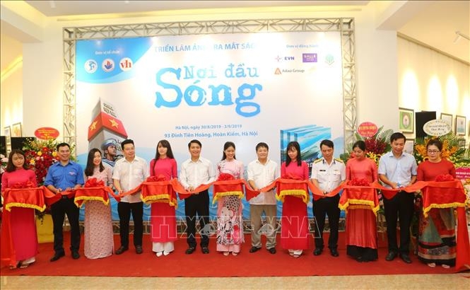 Triển lãm “Nơi đầu sóng” và câu chuyện về Trường Sa trien lam noi dau song mang truong sa ve ha noi