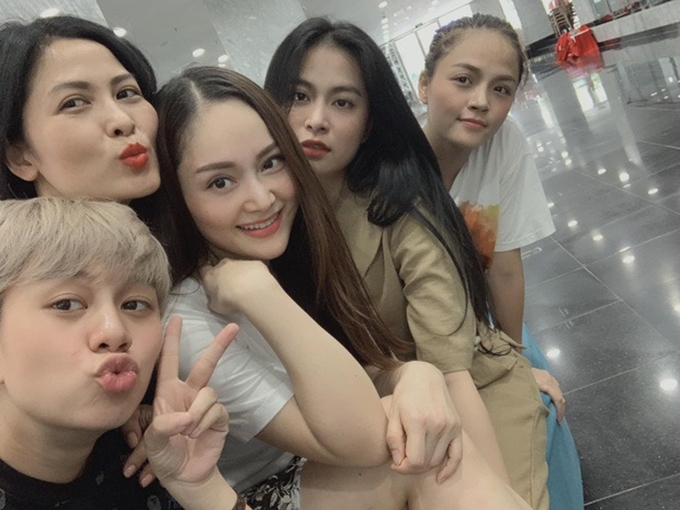 Ngọc Trinh diện đồ phong cách, Thanh Hằng bất ngờ với phong cách tomboy tin giai tri sao viet hom nay 59 het khoe anh nude ngoc trinh mac do phong cach duong pho