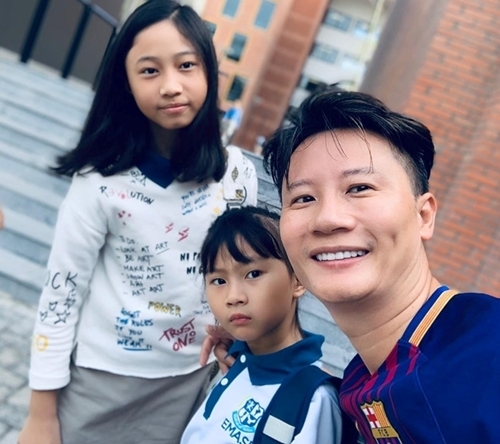Sao Việt đưa con đến trường khai giảng đón năm học mới sao viet dua con den truong khai giang don nam hoc moi