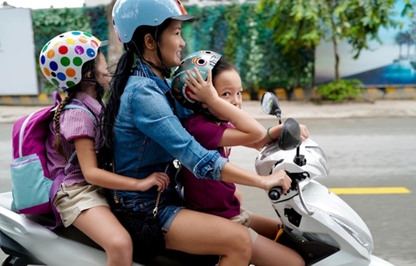 Sao Việt đưa con đến trường khai giảng đón năm học mới sao viet dua con den truong khai giang don nam hoc moi