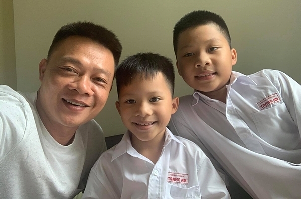 Sao Việt đưa con đến trường khai giảng đón năm học mới sao viet dua con den truong khai giang don nam hoc moi