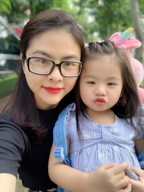 Sao Việt đưa con đến trường khai giảng đón năm học mới sao viet dua con den truong khai giang don nam hoc moi