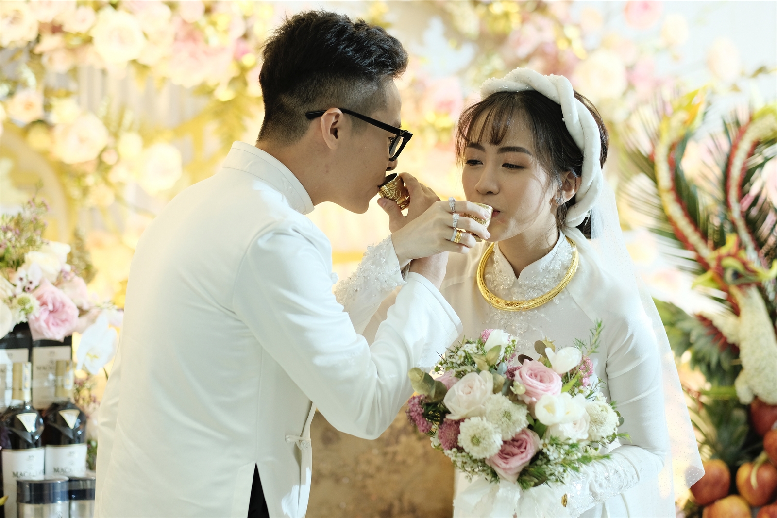 cuoc song xa hoa cua nhung thien kim tieu thu con nha giau viet nam