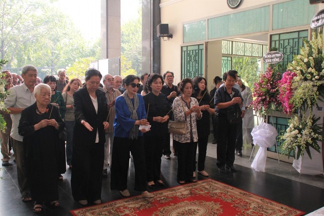 Lễ viếng NSND Thế Anh: Trung úy Phương của “Nổi gió” luôn sống trong lòng công chúng le vieng nsnd the anh trung uy phuong cua noi gio luon song trong long cong chung