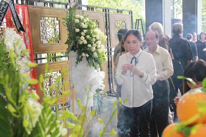 Lễ viếng NSND Thế Anh: Trung úy Phương của “Nổi gió” luôn sống trong lòng công chúng le vieng nsnd the anh trung uy phuong cua noi gio luon song trong long cong chung