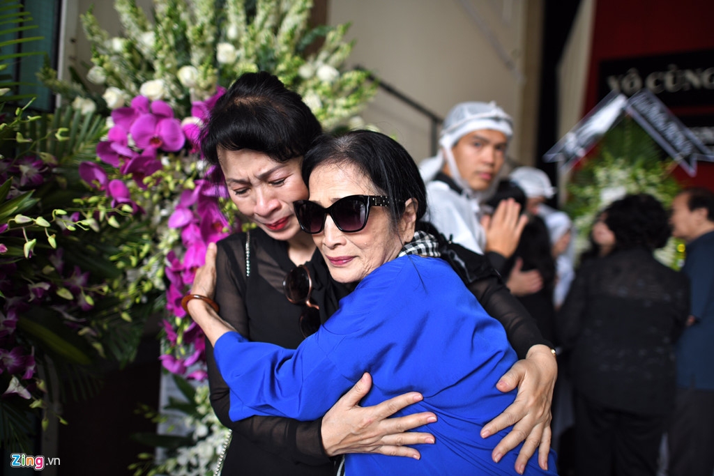 Lễ viếng NSND Thế Anh: Trung úy Phương của “Nổi gió” luôn sống trong lòng công chúng le vieng nsnd the anh trung uy phuong cua noi gio luon song trong long cong chung