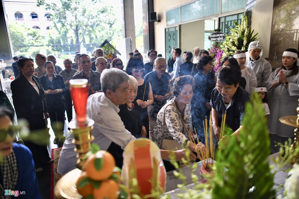 Lễ viếng NSND Thế Anh: Trung úy Phương của “Nổi gió” luôn sống trong lòng công chúng le vieng nsnd the anh trung uy phuong cua noi gio luon song trong long cong chung