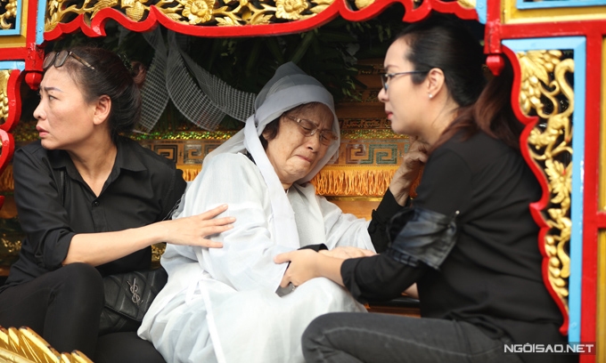 Nghẹn ngào tiễn biệt NSND Thế Anh nghen ngao tien biet nsnd the anh
