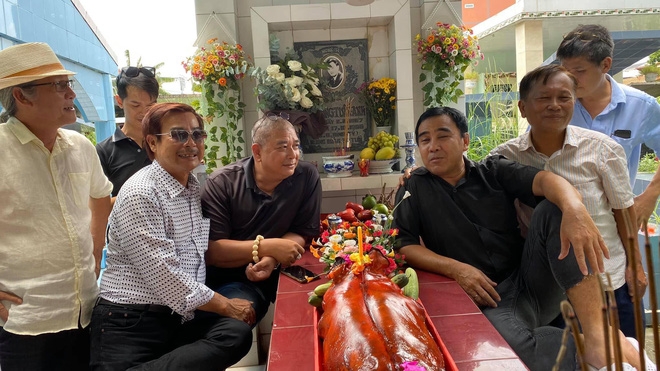 ba tinh ban dep hiem co trong showbiz viet