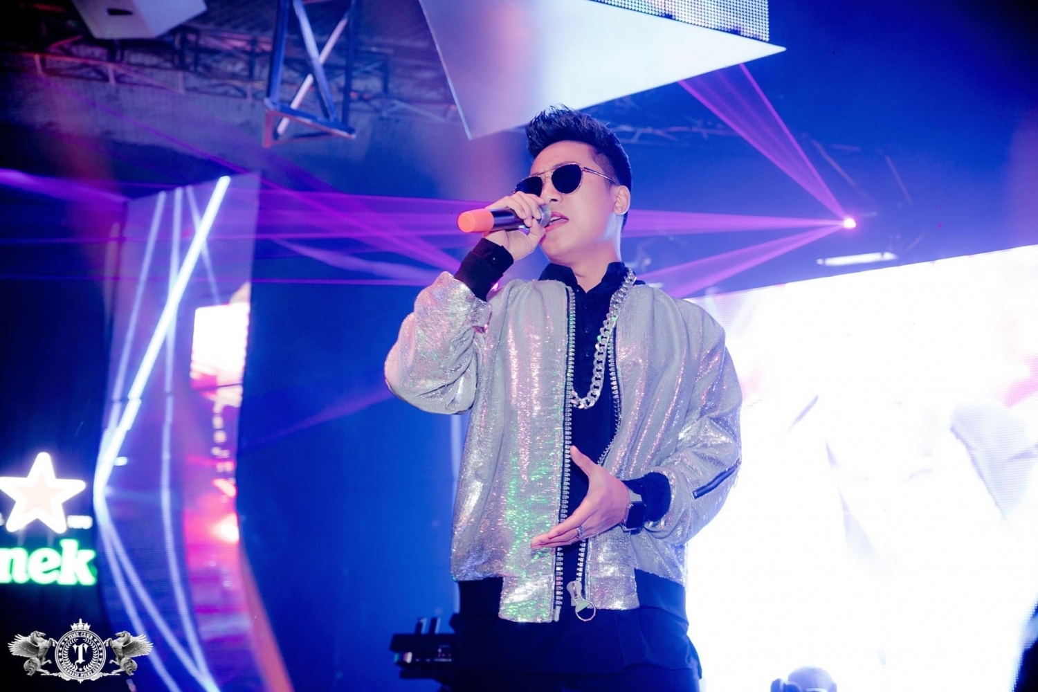 Tin tức sao Việt 18/12: H'Hen Niê manly, Lệ Quyên chi tiền tỷ may váy mặc đêm liveshow tin tu c sao vie t 1712 chau kha i phong bi kha n gia ne m bu a dinh len san kha u cong vinh ta ng sinh nha t vo so tie n khu ng nhung va n bi cha t v