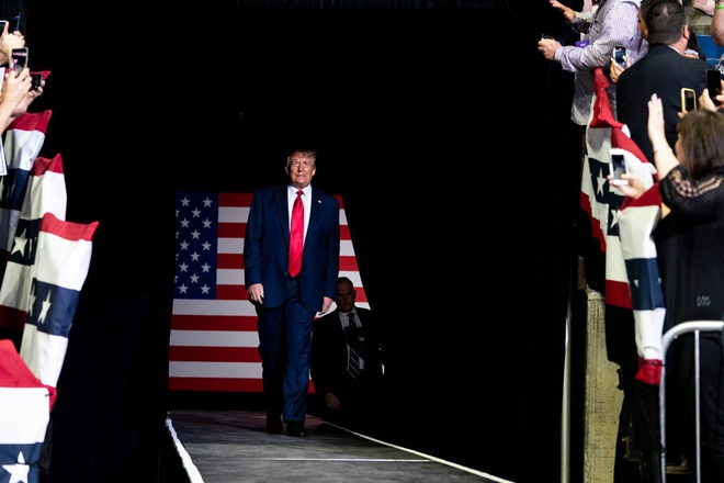 Sắc lệnh mới của TT Trump tác động tới hầu hết khía cạnh của hệ thống lao động nhập cư. Ảnh: New York Times. 2546 ong trump
