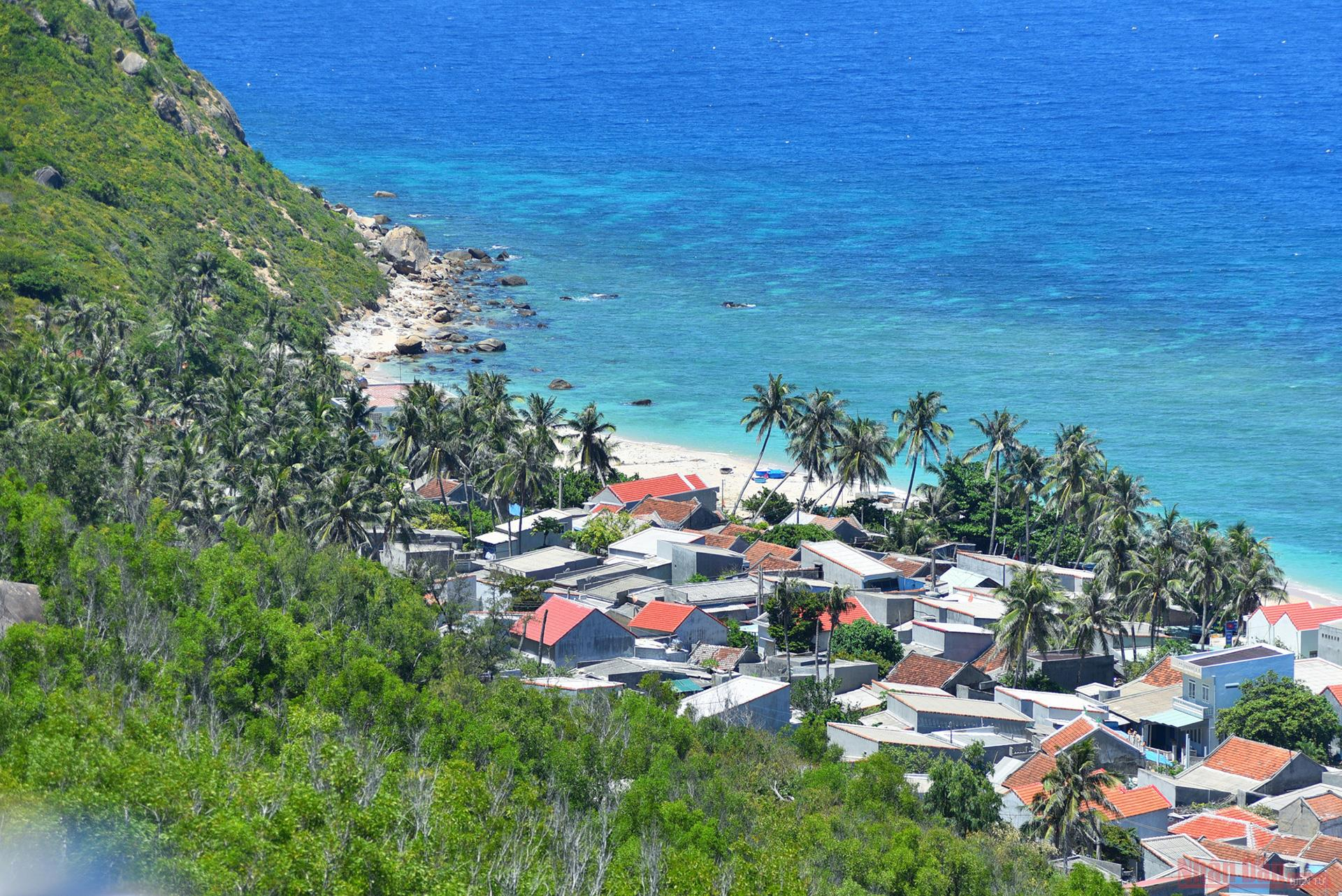 Cu Lao Xanh - a Blue Lagoon of Vietnam 4420 clx1