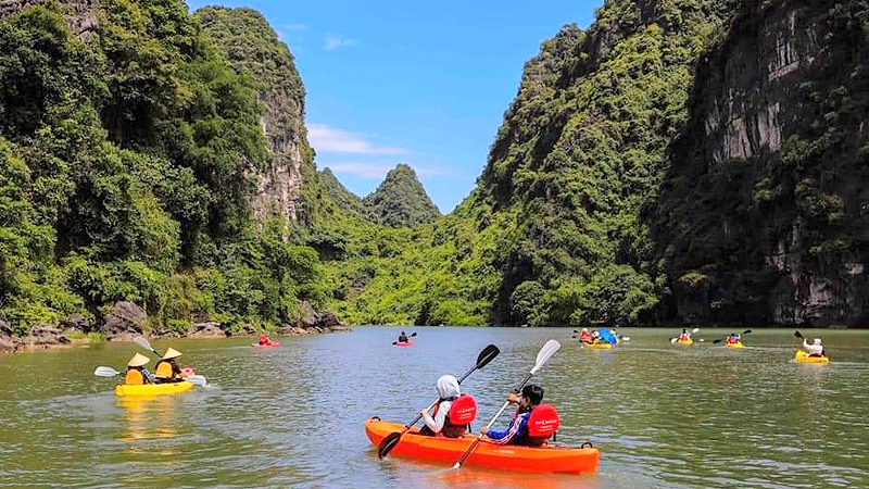 Kayaking on one of Vietnam's most picturesque landscape river 2836 kk