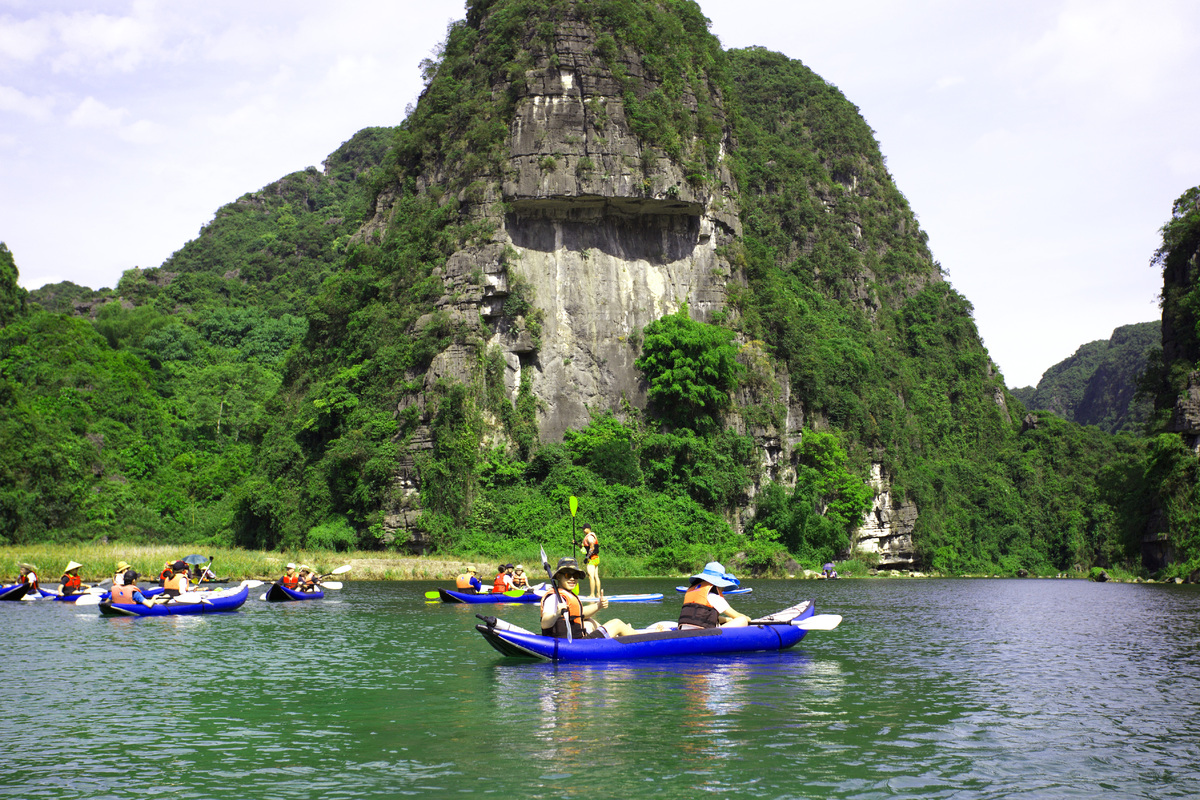 Kayaking on one of Vietnam's most picturesque landscape river 4106 kkk