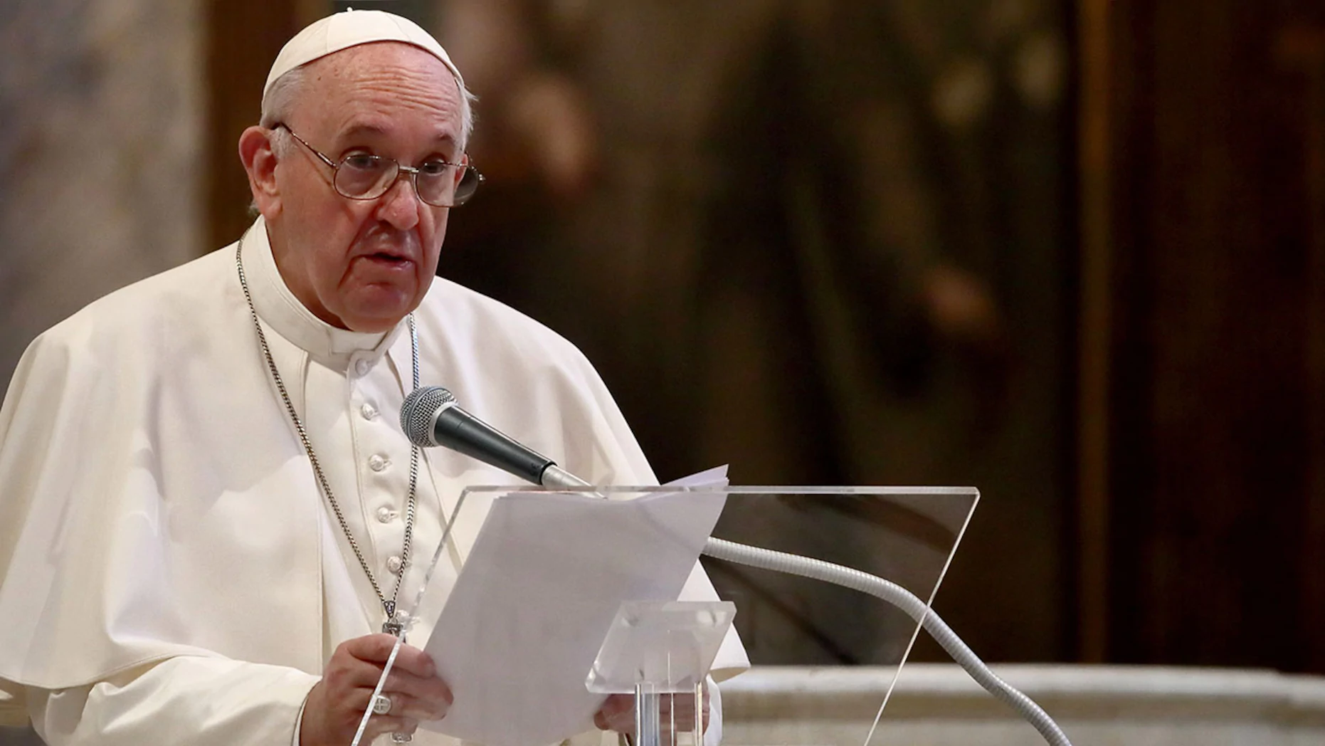 people going on holiday to avoid lockdowns saddening pope francis