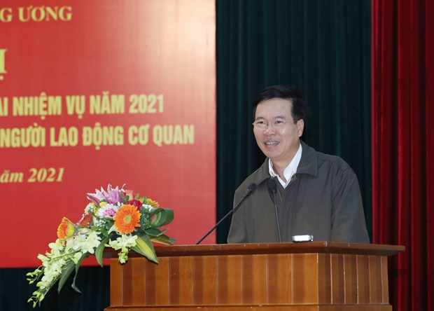 Vo Van Thuong, Chairman of the Party Central Committee’s Commission for Information and Education, addresses the meeting on January 4 (Photo: VNA) 5906 13th