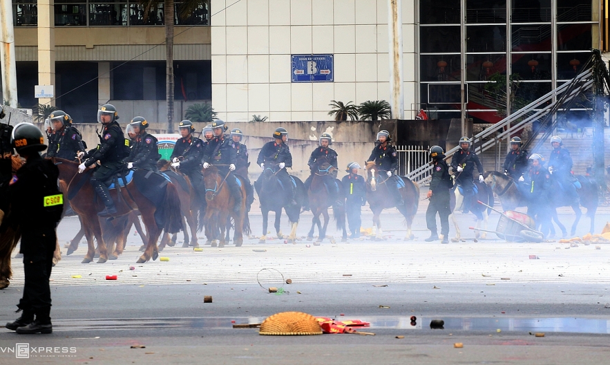 Vietnam police cavalry squad first rehearses against protesters Vietnam's cavalry mobile police force first rehearses against protesters