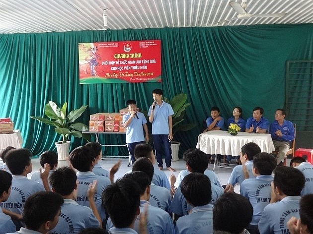 Children's students at the Youth Vocational Education and Training Center 2 perform a musical performance Children's students at the Youth Vocational Education and Training Center 2 perform a musical performance