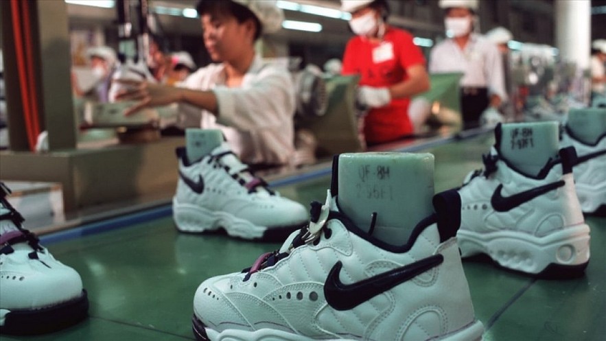 Vietnam surpasses China to become the main manufacturer of Nike sports shoes. Photo: VOV Vietnam surpasses China to become the main manufacturer of Nike sports shoes. Photo: VOV