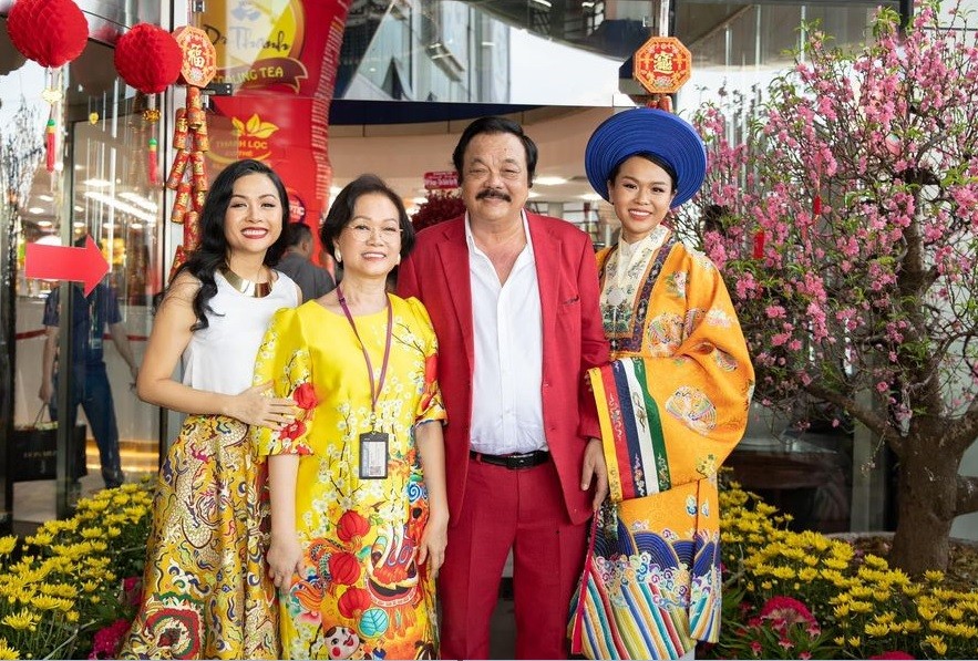 A Giant's Power Comes from The Key Factor for Development A Giant's Power Comes from The Key Factor for Development